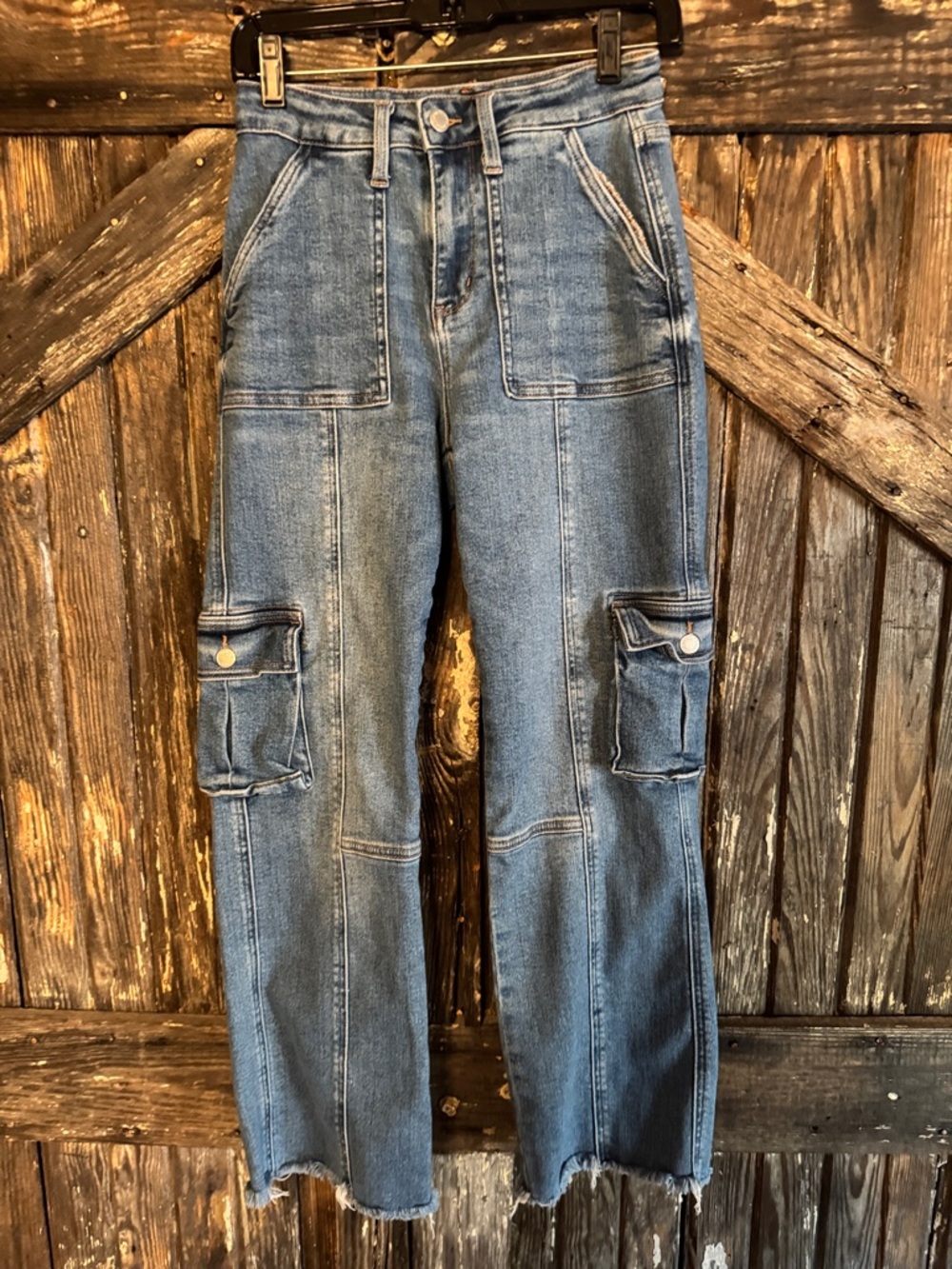 Judy Blue High Rise Wide Leg Cargo Jeans in Medium Blue Wash. 3/26
